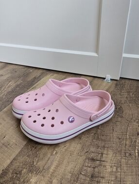 Crocs - Womens Size 10 (Mens Size 8) Pink Crocs